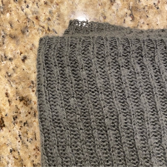 Charlotte Russe Gray Knit Infinity Scarf - Picture 3 of 4